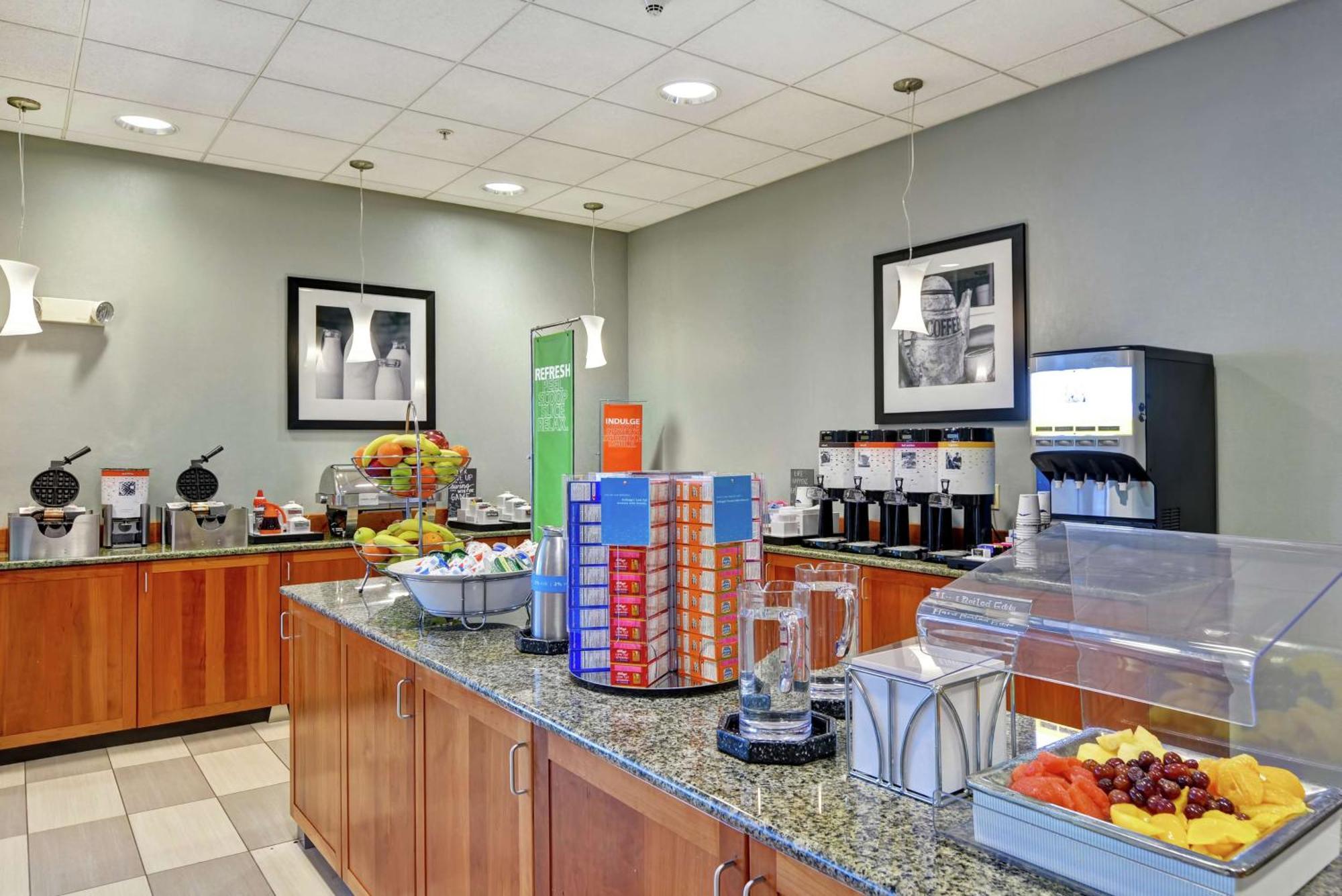 Hampton Inn Льюисберг Экстерьер фото